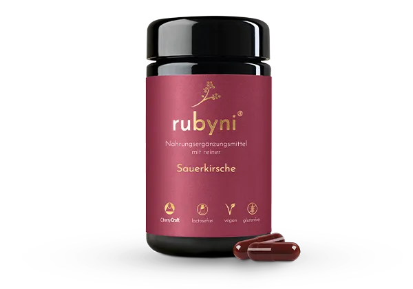 rubyni® Sauerkirsche – Pflanzennährstoffe für den Alltag Dunkles Glasfläschchen rubyni Sauerkirsche – veganes, glutenfreies Nahrungsergänzungsmittel auf weißem Hintergrund