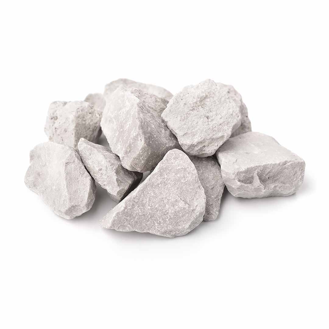 rubyni® CaMag Mineralstoffe unterstützt gesunde Haut, Haare und Nägel weiße Steine liegen auf einem Haufen freigestellt